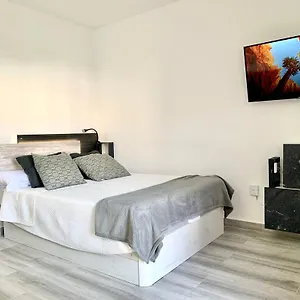 apartamento-premium-con-piscina-recepcin-24hs.hotelsinnerja.org/